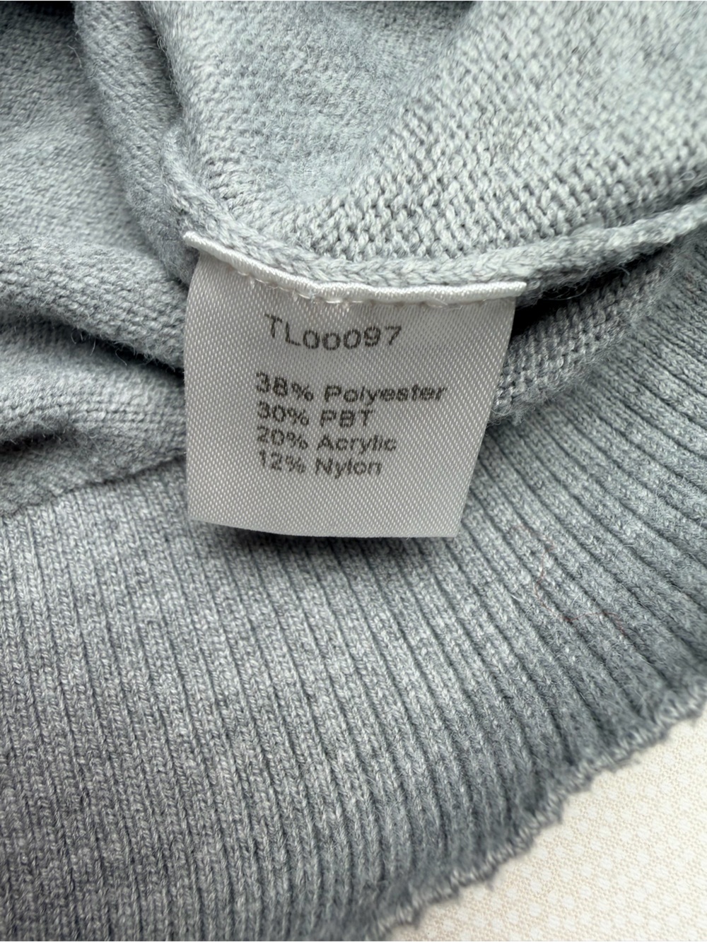 Women’s Gray V Neck Sweater Size S Lightweight Knit Pullover Classic Basic - Picture 8 of 10